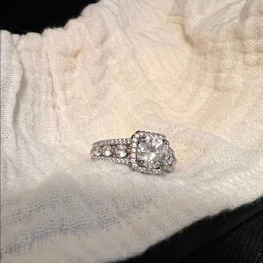 Dazzling Silver Women's Ring with Crystal Accents